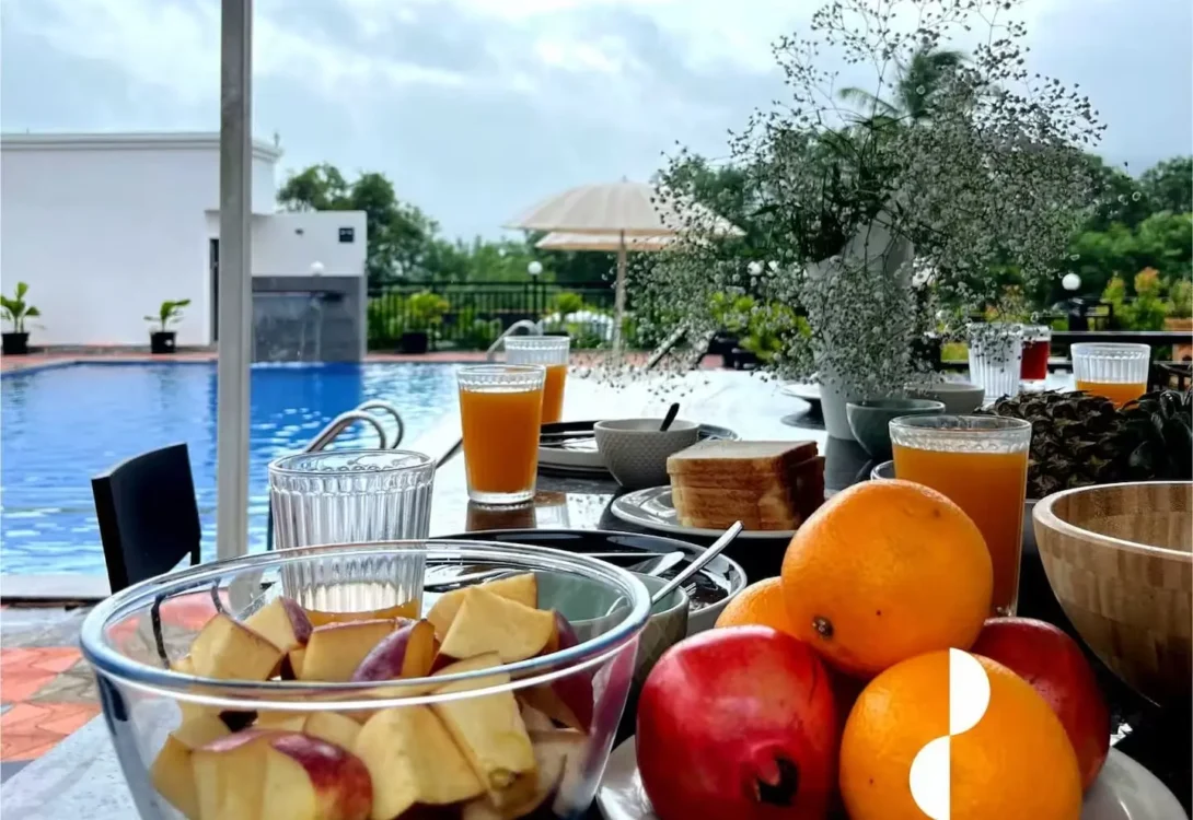 Alfresco meals with pet seating