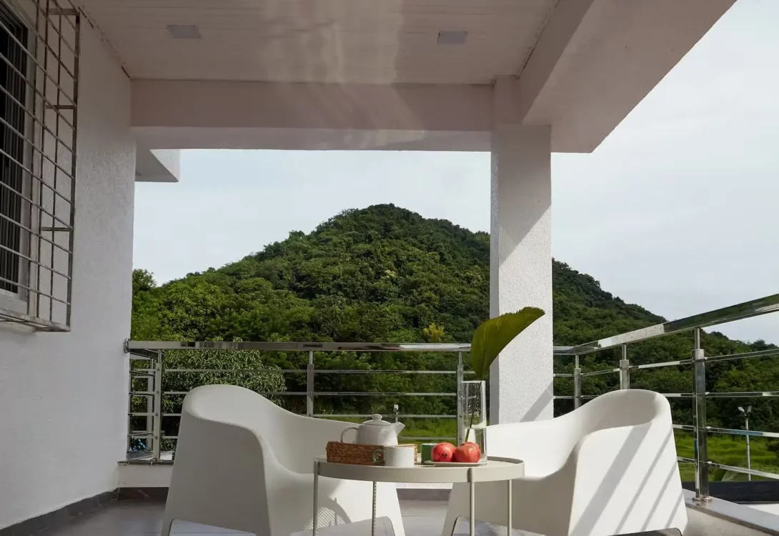 Villa with pet feeding corner