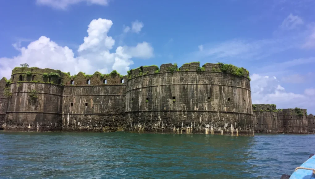 Murud-Janjira Fort, Alibag Ultimate Travel Guide (2025) – History, Tips, Things to Do & Where to Stay with PrivyStays