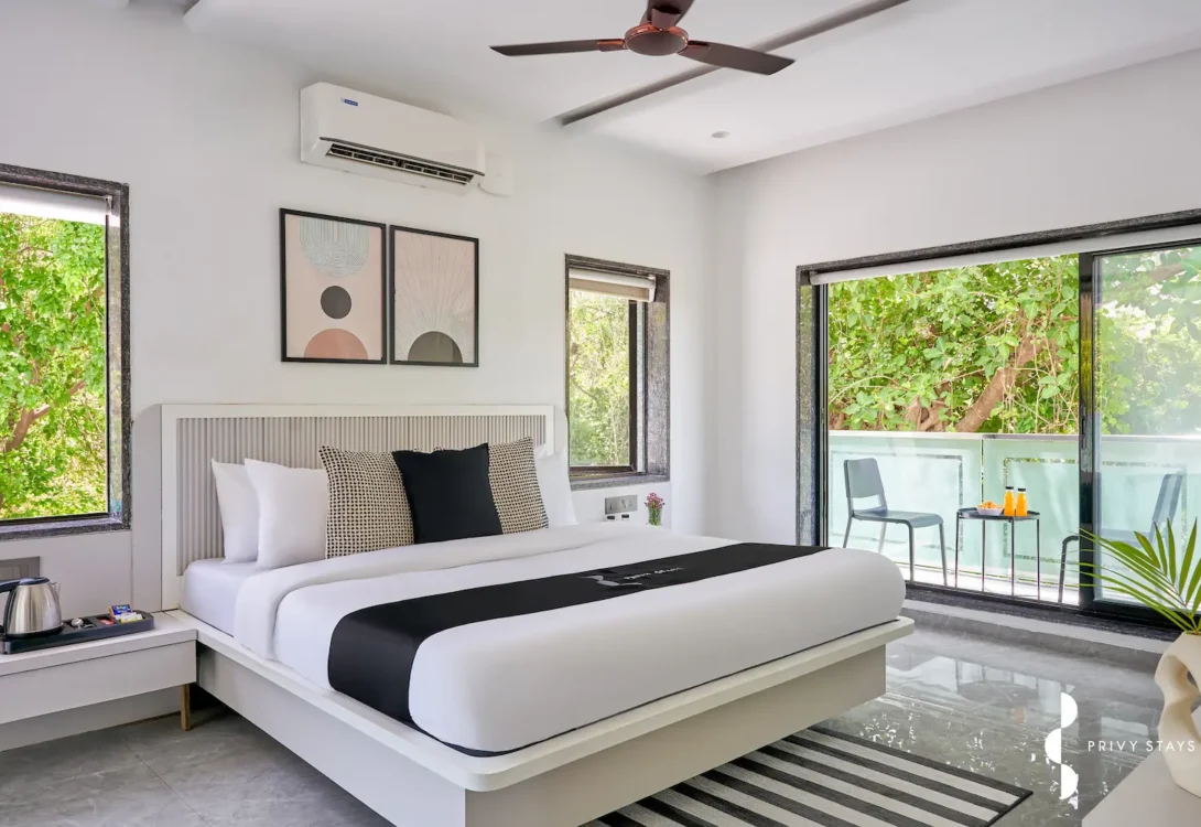 Spacious air-conditioned bedroom in a private villa in Alibag